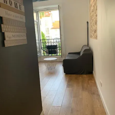 Centre: A 300m De La Et De La Promenade Des *