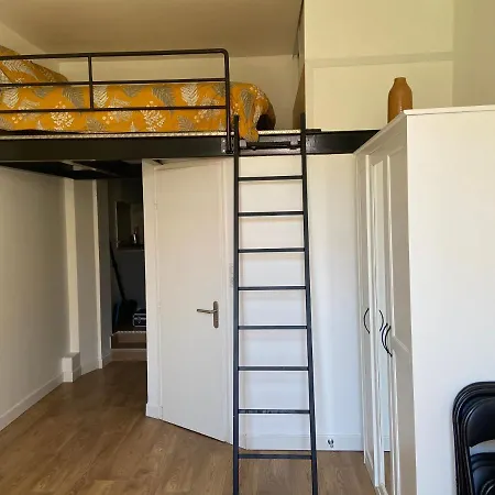 Centre: A 300m De La Et De La Promenade Des