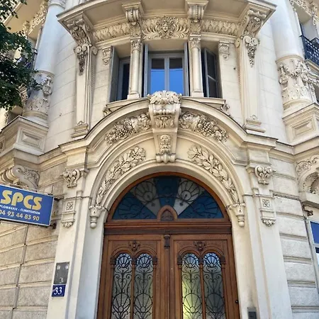 Centre: A 300m De La Et De La Promenade Des